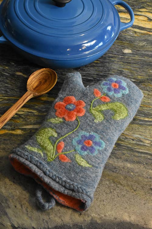 Nordic Hands: 25 Fiber Craft Projects to Discover Scandinavian Culture