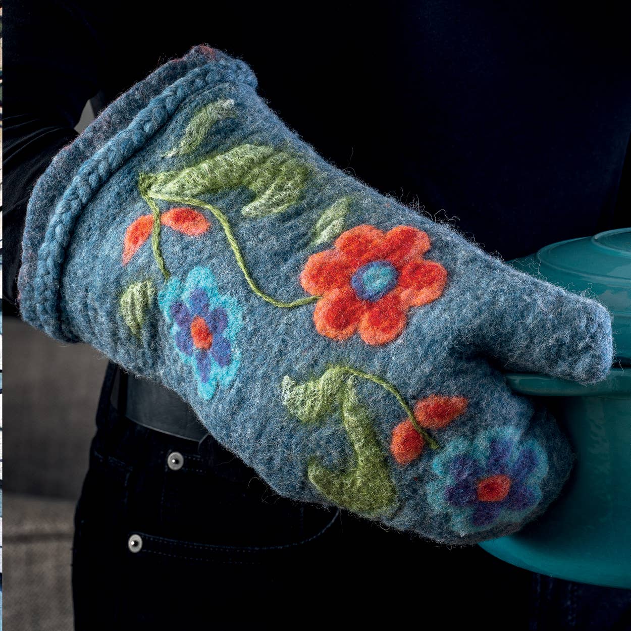 Nordic Hands: 25 Fiber Craft Projects to Discover Scandinavian Culture